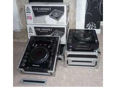 2x PIONEER CDJ-1000MK3 & 1x DJM-800 MIXE